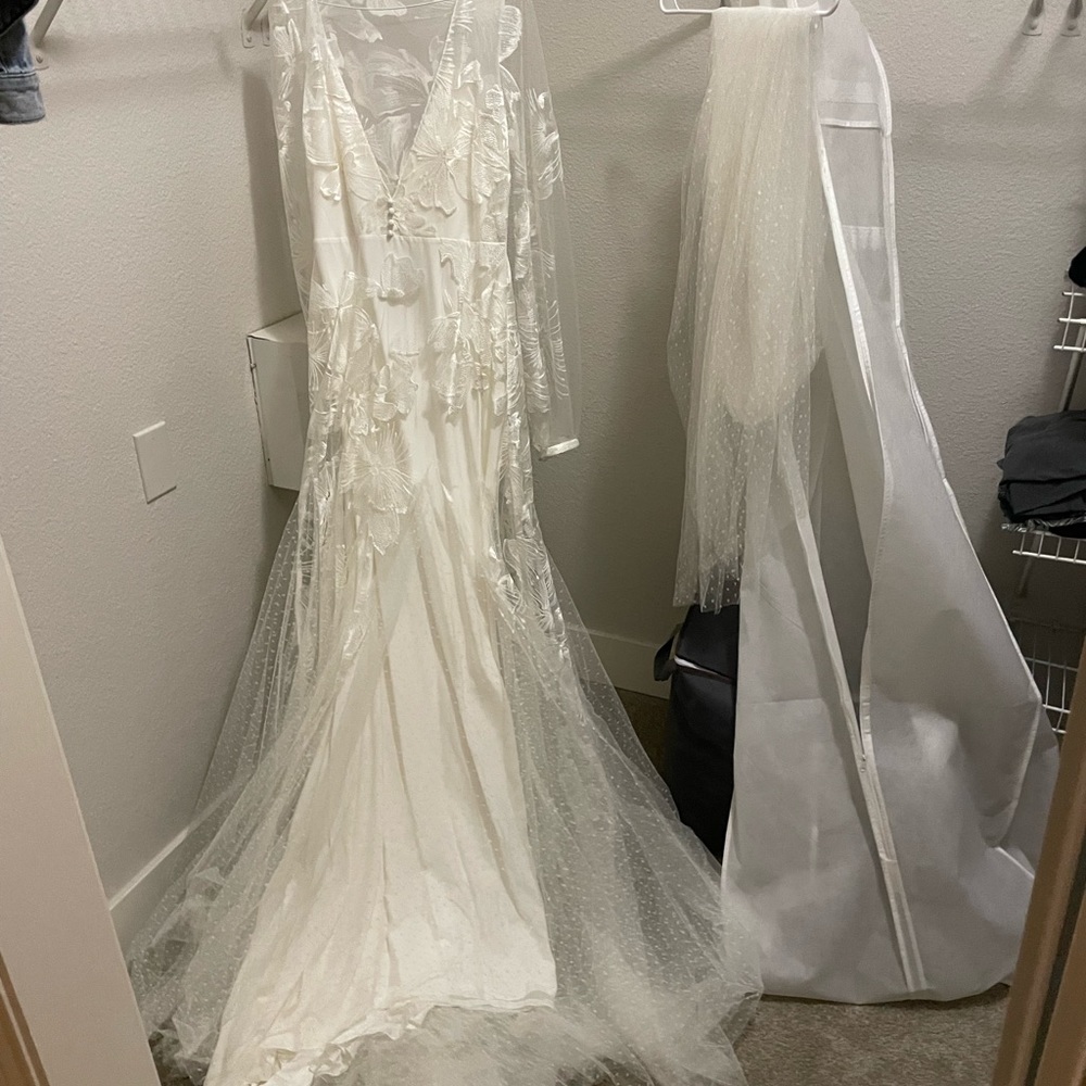 Alexandra Grecco Felix Wedding Dress - Picture 3 of 8